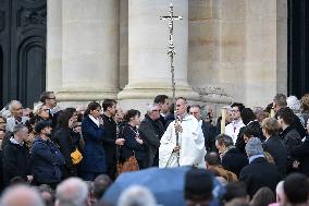 Funeral Service For Philippine - Versailles