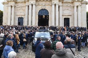 Funeral Service For Philippine - Versailles