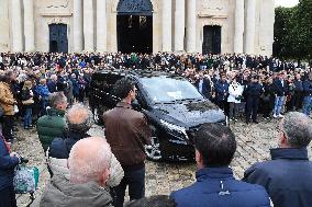 Funeral Service For Philippine - Versailles