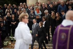 Funeral Service For Philippine - Versailles