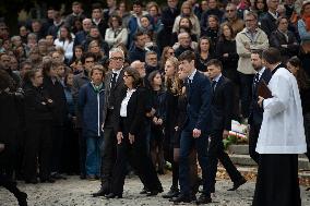 Funeral Service For Philippine - Versailles