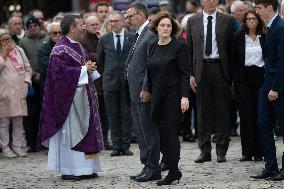 Funeral Service For Philippine - Versailles