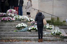 Funeral Service For Philippine - Versailles