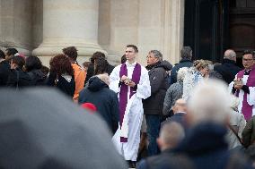 Funeral Service For Philippine - Versailles