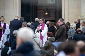 Funeral Service For Philippine - Versailles