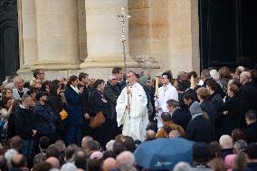 Funeral Service For Philippine - Versailles