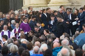 Funeral Service For Philippine - Versailles