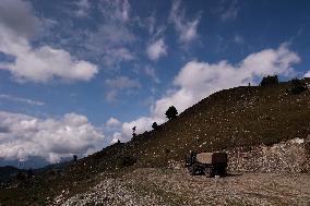 Daily Life In Kashmir