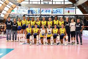 International Trophie ''Una Squadra Per Un Sorriso'':  Wash4green Pinerolo V VakifBank Spor Kulubu