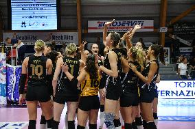 International Trophie ''Una Squadra Per Un Sorriso'':  Wash4green Pinerolo V VakifBank Spor Kulubu