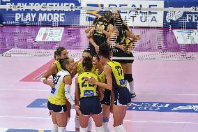 International Trophie ''Una Squadra Per Un Sorriso'':  Wash4green Pinerolo V VakifBank Spor Kulubu