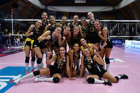 International Trophie ''Una Squadra Per Un Sorriso'':  Wash4green Pinerolo V VakifBank Spor Kulubu