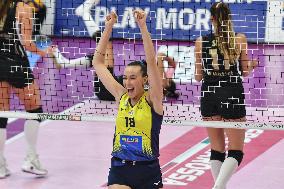 International Trophie ''Una Squadra Per Un Sorriso'':  Wash4green Pinerolo V VakifBank Spor Kulubu