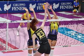 International Trophie ''Una Squadra Per Un Sorriso'':  Wash4green Pinerolo V VakifBank Spor Kulubu