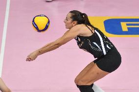 International Trophie ''Una Squadra Per Un Sorriso'':  Wash4green Pinerolo V VakifBank Spor Kulubu