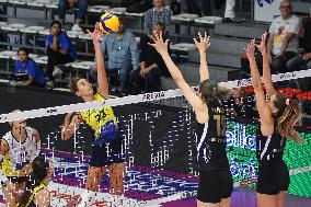 International Trophie ''Una Squadra Per Un Sorriso'':  Wash4green Pinerolo V VakifBank Spor Kulubu