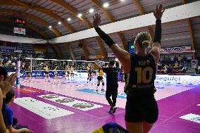 International Trophie ''Una Squadra Per Un Sorriso'':  Wash4green Pinerolo V VakifBank Spor Kulubu