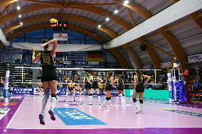 International Trophie ''Una Squadra Per Un Sorriso'':  Wash4green Pinerolo V VakifBank Spor Kulubu