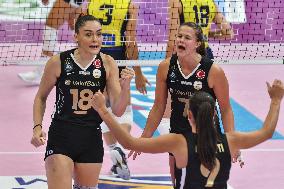 International Trophie ''Una Squadra Per Un Sorriso'':  Wash4green Pinerolo V VakifBank Spor Kulubu