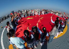 Students Celebrate National Day in Huai'an