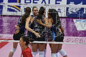 International Trophie ''Una Squadra Per Un Sorriso'':  Wash4green Pinerolo V VakifBank Spor Kulubu