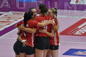 International Trophie ''Una Squadra Per Un Sorriso'':  Wash4green Pinerolo V VakifBank Spor Kulubu