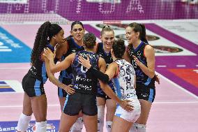 International Trophie ''Una Squadra Per Un Sorriso'':  Wash4green Pinerolo V VakifBank Spor Kulubu