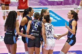 International Trophie ''Una Squadra Per Un Sorriso'':  Wash4green Pinerolo V VakifBank Spor Kulubu