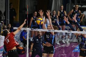 International Trophie ''Una Squadra Per Un Sorriso'':  Wash4green Pinerolo V VakifBank Spor Kulubu