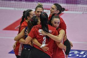 International Trophie ''Una Squadra Per Un Sorriso'':  Wash4green Pinerolo V VakifBank Spor Kulubu