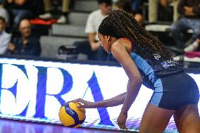 International Trophie ''Una Squadra Per Un Sorriso'':  Wash4green Pinerolo V VakifBank Spor Kulubu