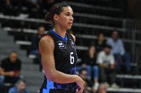 International Trophie ''Una Squadra Per Un Sorriso'':  Wash4green Pinerolo V VakifBank Spor Kulubu