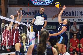 International Trophie ''Una Squadra Per Un Sorriso'':  Wash4green Pinerolo V VakifBank Spor Kulubu