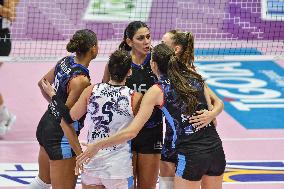 International Trophie ''Una Squadra Per Un Sorriso'':  Wash4green Pinerolo V VakifBank Spor Kulubu