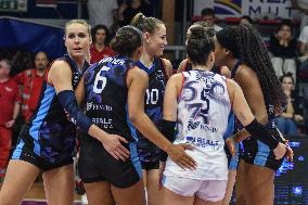 International Trophie ''Una Squadra Per Un Sorriso'':  Wash4green Pinerolo V VakifBank Spor Kulubu