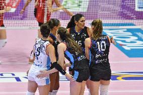 International Trophie ''Una Squadra Per Un Sorriso'':  Wash4green Pinerolo V VakifBank Spor Kulubu