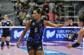 International Trophie ''Una Squadra Per Un Sorriso'':  Wash4green Pinerolo V VakifBank Spor Kulubu