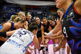 International Trophie ''Una Squadra Per Un Sorriso'':  Wash4green Pinerolo V VakifBank Spor Kulubu