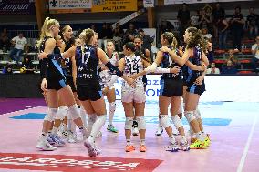 International Trophie ''Una Squadra Per Un Sorriso'':  Wash4green Pinerolo V VakifBank Spor Kulubu