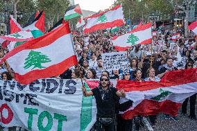 Demonstration In Barcelona During The General Strike For Palestine.