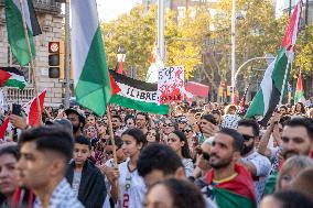 Demonstration In Barcelona During The General Strike For Palestine.