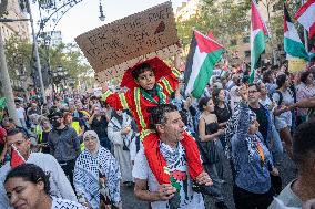 Demonstration In Barcelona During The General Strike For Palestine.