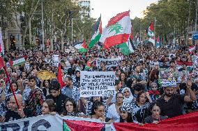 Demonstration In Barcelona During The General Strike For Palestine.