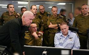 Gallant Visits Air Force's Underground Command Room - Israel