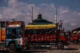 Daily Life In Kashmir