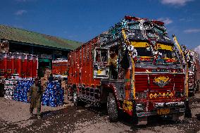 Daily Life In Kashmir