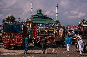 Daily Life In Kashmir