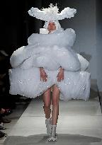 PFW - Comme Des Garcons Runway