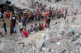 People Get Food Relief In Jabalia Refugee Camp - Gaza