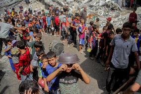 People Get Food Relief In Jabalia Refugee Camp - Gaza